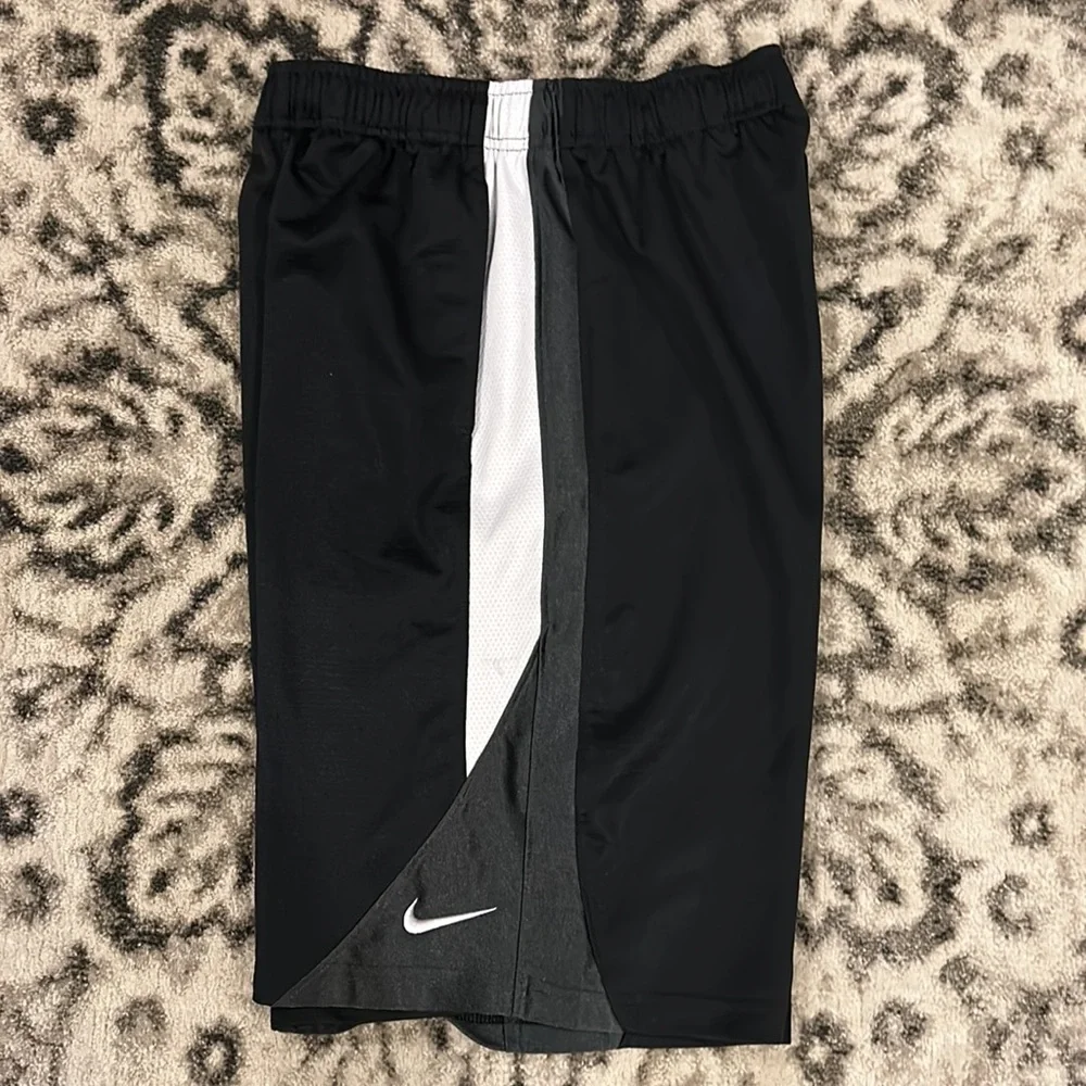 Nike Shorts - Picture 2 of 4